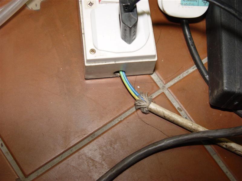 Do not use electrical devices without proper insulation