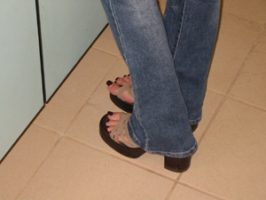 Open-toes shoes